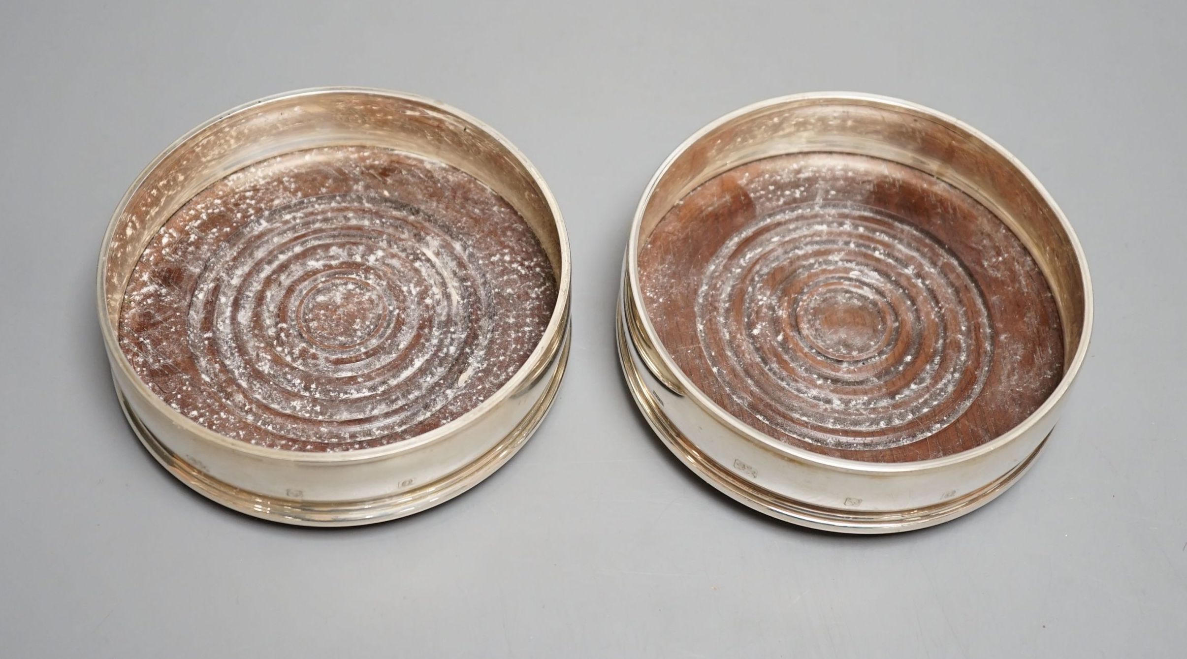 A pair of modern silver mounted wine coasters, London, 1990, 12.5cm.